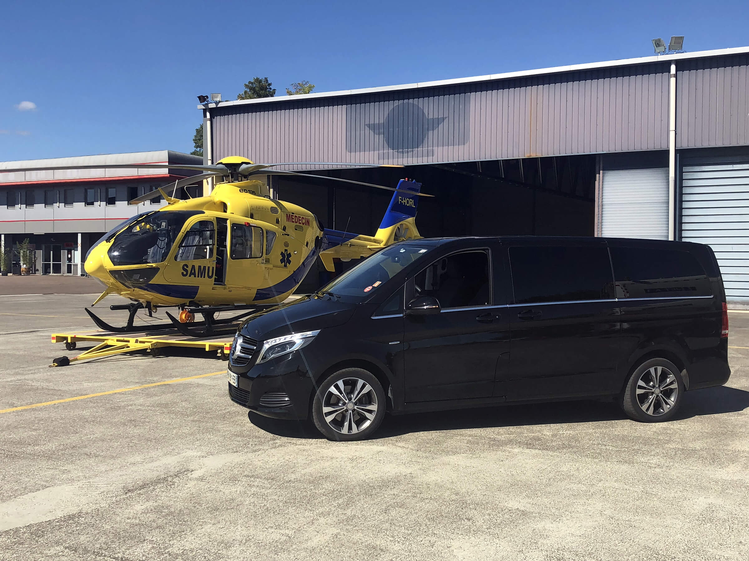 bourgogne-discovery-transport-prive-de-personne-liaison-aeroport-hotel-visite-domaine-bourgogne-france-franche-comte-helicoptere-etat-samu-urgence-prive-aeroport-dijon-tavaux