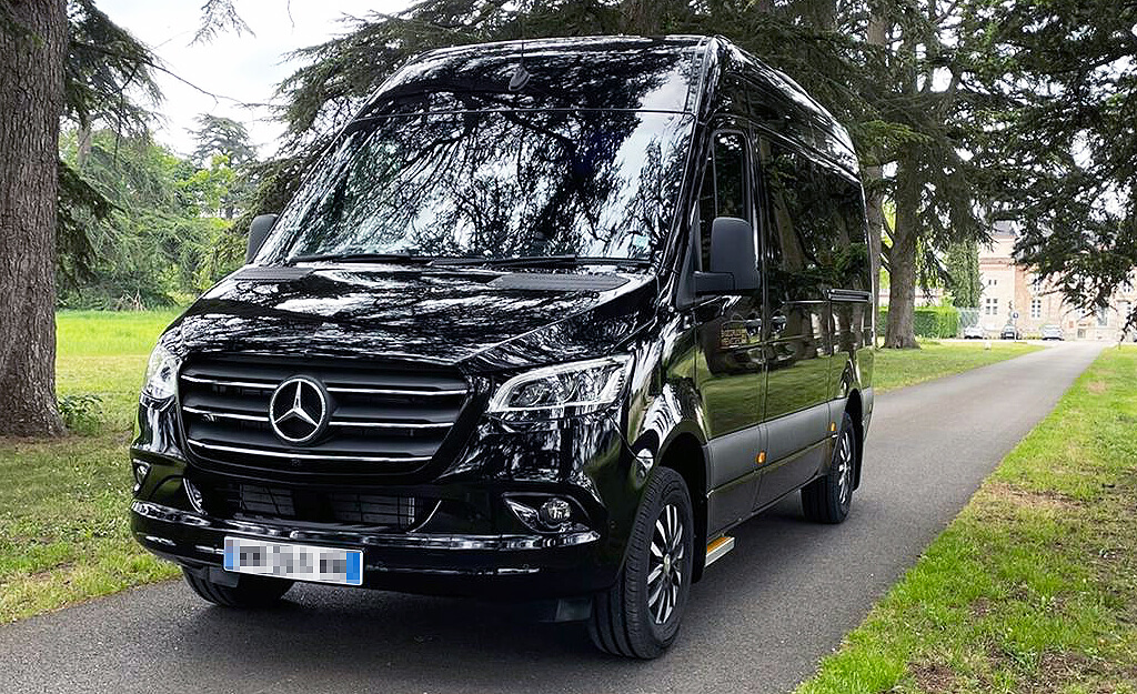 LIMOUSINE SERVICE PREMIUM - MERCEDES SPRINTER LUXE - Véhicule haut de gamme de transport de personnes en groupe (jusqu'à 8 personnes) pour votre trajet de séminaire, tour-operator et win-tour par exemple)