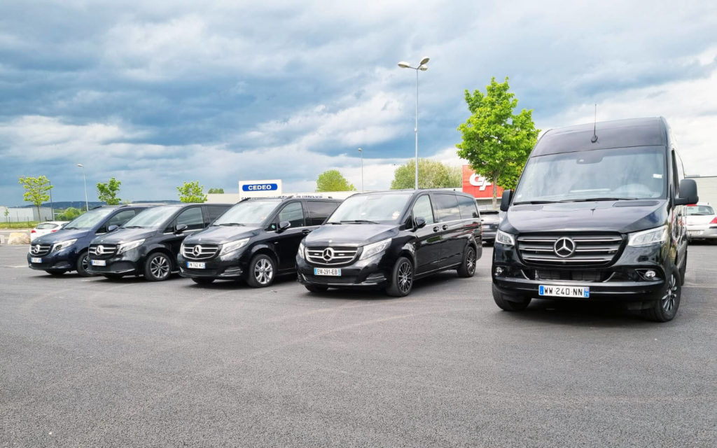 Flotte de véhicule haut de gamme pour vos trajets du quotidien, trajets privés, trajets d'affaires et transports de personnes VIP. Véhicules tout-équipés. Grand confort. Chauffeur de sécurité. Expérience reconnue.