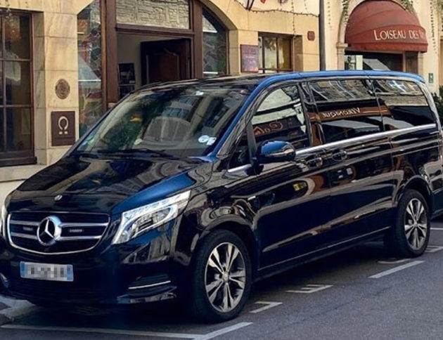 LIMOUSINE SERVICE PREMIUM - MERCEDES CLASS V - Véhicule haut de gamme de transport de personnes en groupe (de 6 à 7 personnes) pour votre trajet de séminaire, tour-operator et win-tour par exemple) - Transferts aéroport-hôtel-gare toutes villes Dijon et Beaune