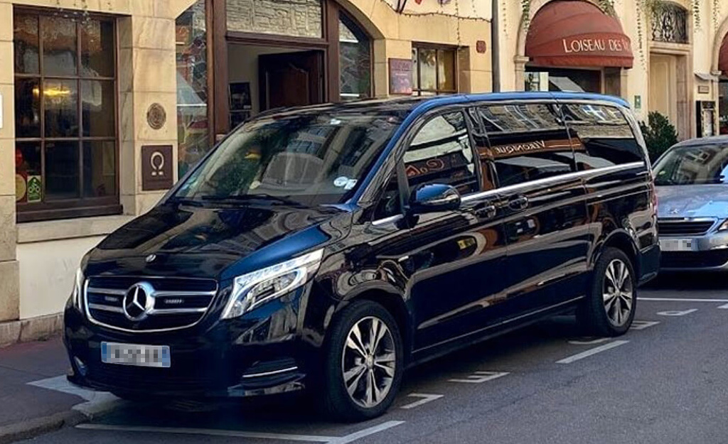 LIMOUSINE SERVICE PREMIUM - MERCEDES CLASS V - Véhicule haut de gamme de transport de personnes en groupe (de 6 à 7 personnes) pour votre trajet de séminaire, tour-operator et win-tour par exemple) - Transferts aéroport-hôtel-gare toutes villes Dijon et Beaune