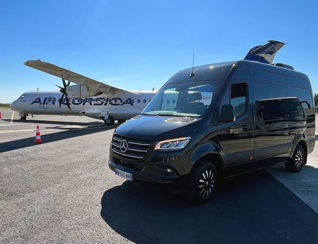 LIMOUSINE PREMIUM SERVICE - MERCEDES SPRINTER LUXURY - High quality group transportation (up to 8 people) for your trip and transfer at the foot of your plane, direct pick up on the runway